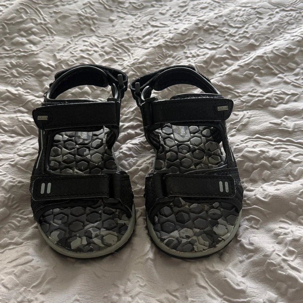 KHOMBU BRADY Kids Black Sandals Boy's Open Toe Sandal Non Slip Grip Sz 9T